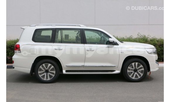 Buy Import Toyota Land Cruiser White Car in Import - Dubai in Ayeyarwady Buy Import Toyota Land Cruiser White Car in Import - Dubai in Ayeyarwady