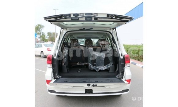 Buy Import Toyota Land Cruiser White Car in Import - Dubai in Ayeyarwady Buy Import Toyota Land Cruiser White Car in Import - Dubai in Ayeyarwady
