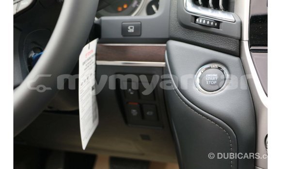 Buy Import Toyota Land Cruiser White Car in Import - Dubai in Ayeyarwady Buy Import Toyota Land Cruiser White Car in Import - Dubai in Ayeyarwady