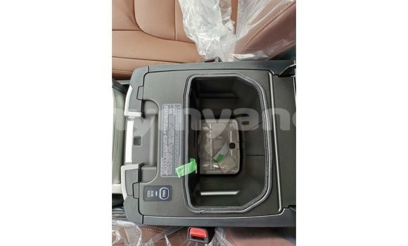 Buy Import Toyota Land Cruiser White Car in Import - Dubai in Ayeyarwady Buy Import Toyota Land Cruiser White Car in Import - Dubai in Ayeyarwady