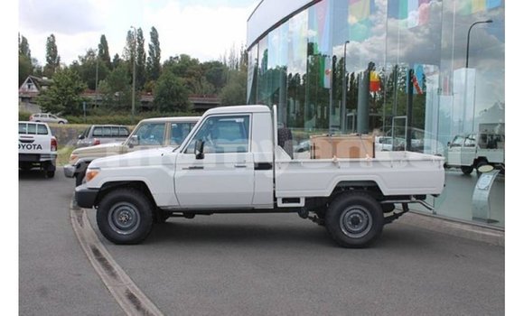 သွင်းကုန် Toyota Land Cruiser White ကား Import - Dubai Ayeyarwady သွင်းကုန် Toyota Land Cruiser White ကား Import - Dubai Ayeyarwady