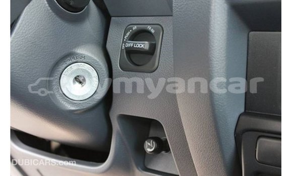 သွင်းကုန် Toyota Land Cruiser White ကား Import - Dubai Ayeyarwady သွင်းကုန် Toyota Land Cruiser White ကား Import - Dubai Ayeyarwady