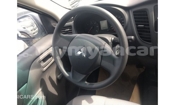Acheter Import Voiture Mitsubishi L200 Blanc à Import - Dubai, #<Region:0x000000000c5121b8>
