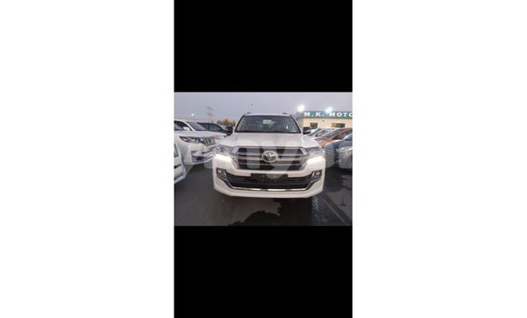 သွင်းကုန် Toyota Land Cruiser White ကား Import - Dubai Ayeyarwady သွင်းကုန် Toyota Land Cruiser White ကား Import - Dubai Ayeyarwady