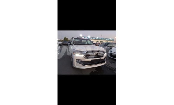 သွင်းကုန် Toyota Land Cruiser White ကား Import - Dubai Ayeyarwady သွင်းကုန် Toyota Land Cruiser White ကား Import - Dubai Ayeyarwady