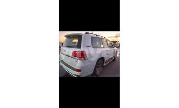 သွင်းကုန် Toyota Land Cruiser White ကား Import - Dubai Ayeyarwady သွင်းကုန် Toyota Land Cruiser White ကား Import - Dubai Ayeyarwady