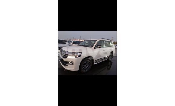 သွင်းကုန် Toyota Land Cruiser White ကား Import - Dubai Ayeyarwady သွင်းကုန် Toyota Land Cruiser White ကား Import - Dubai Ayeyarwady