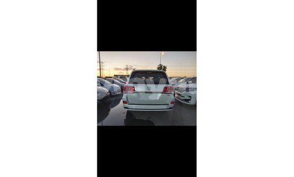 သွင်းကုန် Toyota Land Cruiser White ကား Import - Dubai Ayeyarwady သွင်းကုန် Toyota Land Cruiser White ကား Import - Dubai Ayeyarwady