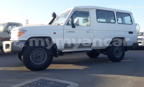 Buy Import Toyota Land Cruiser White Car in Import - Dubai in Ayeyarwady Buy Import Toyota Land Cruiser White Car in Import - Dubai in Ayeyarwady
