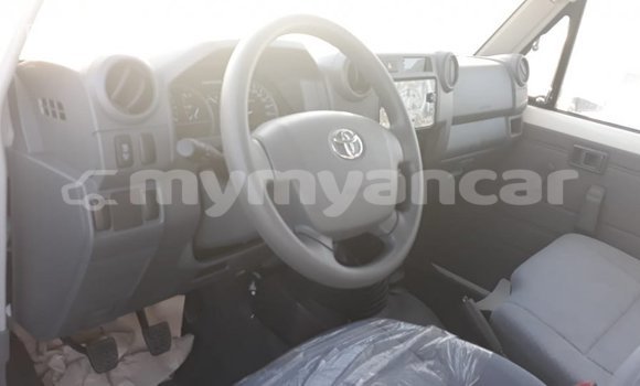 Buy Import Toyota Land Cruiser White Car in Import - Dubai in Ayeyarwady Buy Import Toyota Land Cruiser White Car in Import - Dubai in Ayeyarwady