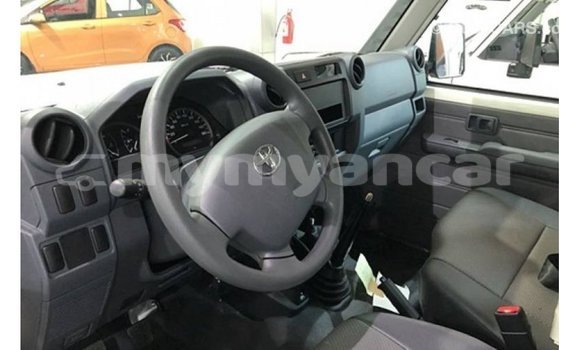 Buy Import Toyota Land Cruiser White Car in Import - Dubai in Ayeyarwady Buy Import Toyota Land Cruiser White Car in Import - Dubai in Ayeyarwady