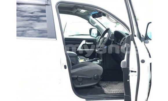 သွင်းကုန် Toyota Land Cruiser White ကား Import - Dubai Ayeyarwady သွင်းကုန် Toyota Land Cruiser White ကား Import - Dubai Ayeyarwady