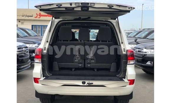 သွင်းကုန် Toyota Land Cruiser White ကား Import - Dubai Ayeyarwady သွင်းကုန် Toyota Land Cruiser White ကား Import - Dubai Ayeyarwady