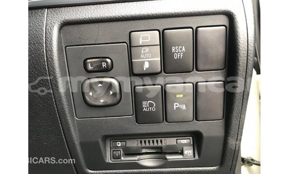 သွင်းကုန် Toyota Land Cruiser White ကား Import - Dubai Ayeyarwady သွင်းကုန် Toyota Land Cruiser White ကား Import - Dubai Ayeyarwady