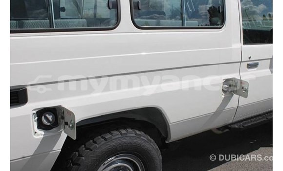 Acheter Import Voiture Toyota Land Cruiser Blanc à Import - Dubai, #<Region:0x000000000c5121b8> Acheter Import Voiture Toyota Land Cruiser Blanc à Import - Dubai, #<Region:0x000000000c5121b8>