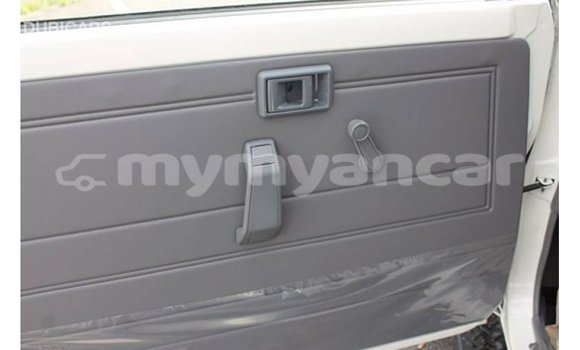 Acheter Import Voiture Toyota Land Cruiser Blanc à Import - Dubai, #<Region:0x000000000c5121b8> Acheter Import Voiture Toyota Land Cruiser Blanc à Import - Dubai, #<Region:0x000000000c5121b8>