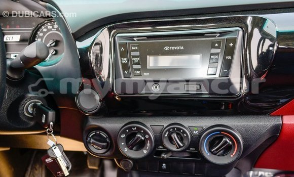Buy Import Toyota Hilux White Car in Import - Dubai in Ayeyarwady Buy Import Toyota Hilux White Car in Import - Dubai in Ayeyarwady