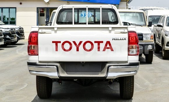 Buy Import Toyota Hilux White Car in Import - Dubai in Ayeyarwady Buy Import Toyota Hilux White Car in Import - Dubai in Ayeyarwady