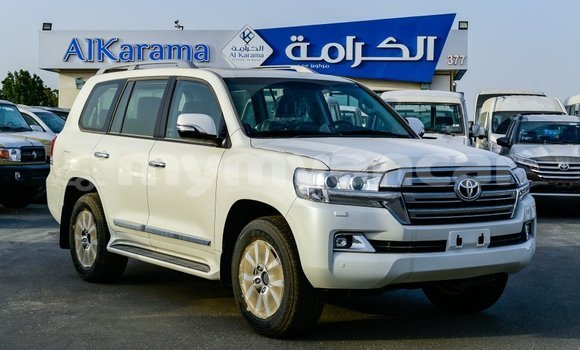 Buy Import Toyota Land Cruiser White Car in Import - Dubai in Ayeyarwady Buy Import Toyota Land Cruiser White Car in Import - Dubai in Ayeyarwady