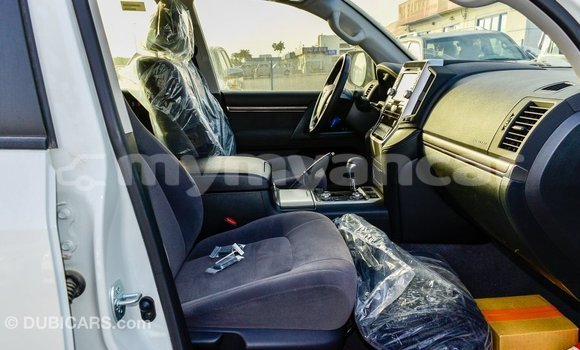 Buy Import Toyota Land Cruiser White Car in Import - Dubai in Ayeyarwady Buy Import Toyota Land Cruiser White Car in Import - Dubai in Ayeyarwady