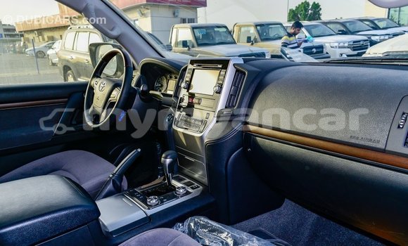 Buy Import Toyota Land Cruiser White Car in Import - Dubai in Ayeyarwady Buy Import Toyota Land Cruiser White Car in Import - Dubai in Ayeyarwady