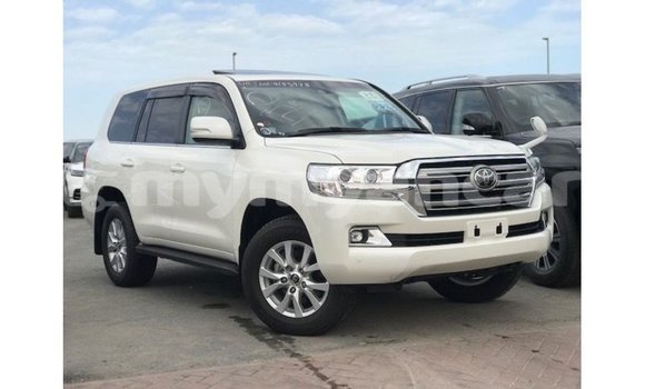 Buy Import Toyota Land Cruiser White Car in Import - Dubai in Ayeyarwady Buy Import Toyota Land Cruiser White Car in Import - Dubai in Ayeyarwady