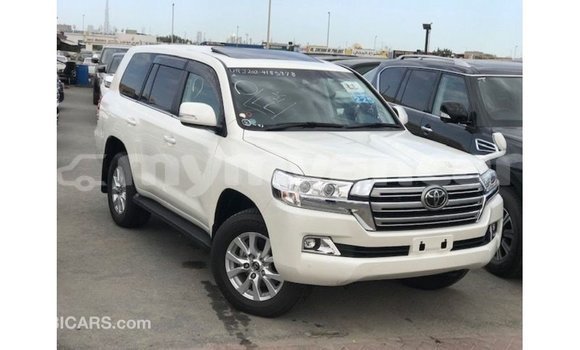 Buy Import Toyota Land Cruiser White Car in Import - Dubai in Ayeyarwady Buy Import Toyota Land Cruiser White Car in Import - Dubai in Ayeyarwady