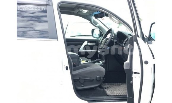 Buy Import Toyota Land Cruiser White Car in Import - Dubai in Ayeyarwady Buy Import Toyota Land Cruiser White Car in Import - Dubai in Ayeyarwady