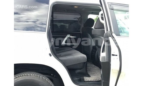 Buy Import Toyota Land Cruiser White Car in Import - Dubai in Ayeyarwady Buy Import Toyota Land Cruiser White Car in Import - Dubai in Ayeyarwady