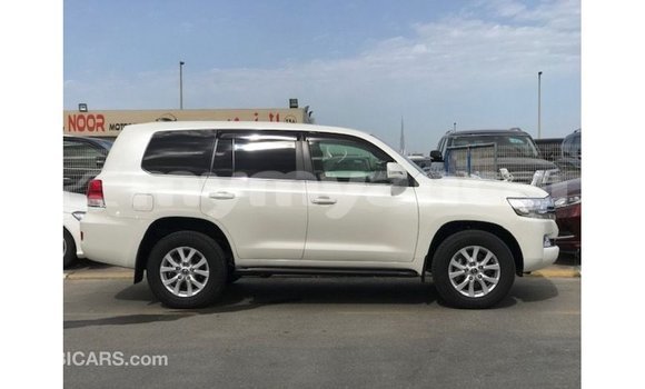 Buy Import Toyota Land Cruiser White Car in Import - Dubai in Ayeyarwady Buy Import Toyota Land Cruiser White Car in Import - Dubai in Ayeyarwady