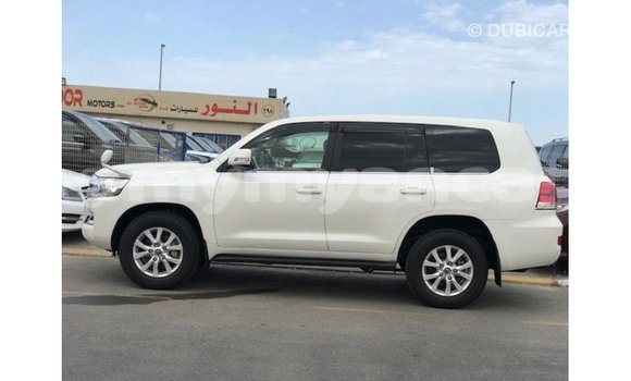 Buy Import Toyota Land Cruiser White Car in Import - Dubai in Ayeyarwady Buy Import Toyota Land Cruiser White Car in Import - Dubai in Ayeyarwady