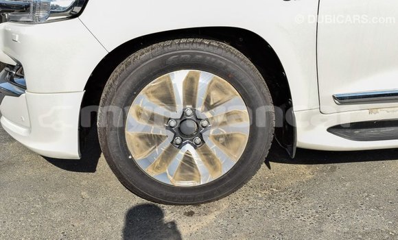 Buy Import Toyota Land Cruiser White Car in Import - Dubai in Ayeyarwady Buy Import Toyota Land Cruiser White Car in Import - Dubai in Ayeyarwady
