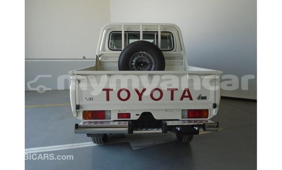 Buy Import Toyota Land Cruiser White Car in Import - Dubai in Ayeyarwady Buy Import Toyota Land Cruiser White Car in Import - Dubai in Ayeyarwady