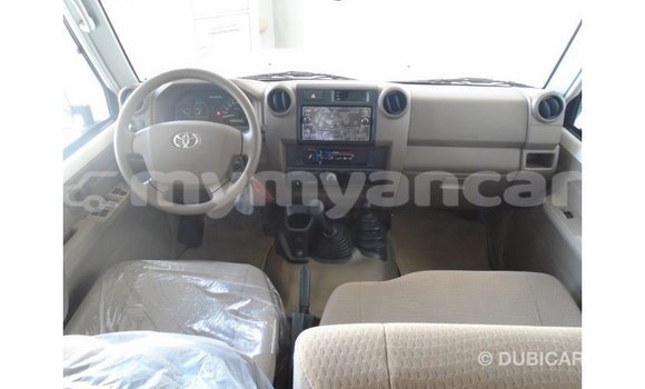 Buy Import Toyota Land Cruiser White Car in Import - Dubai in Ayeyarwady Buy Import Toyota Land Cruiser White Car in Import - Dubai in Ayeyarwady