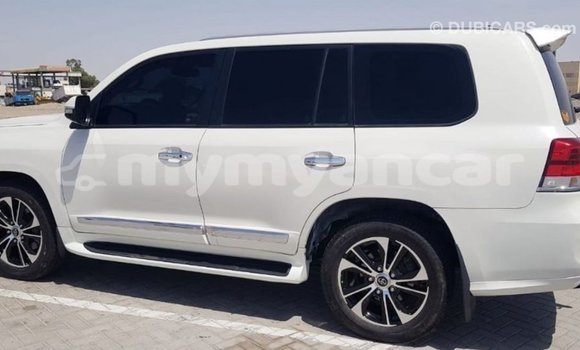 Acheter Import Voiture Toyota Land Cruiser Blanc à Import - Dubai, #<Region:0x000000000c5121b8> Acheter Import Voiture Toyota Land Cruiser Blanc à Import - Dubai, #<Region:0x000000000c5121b8>