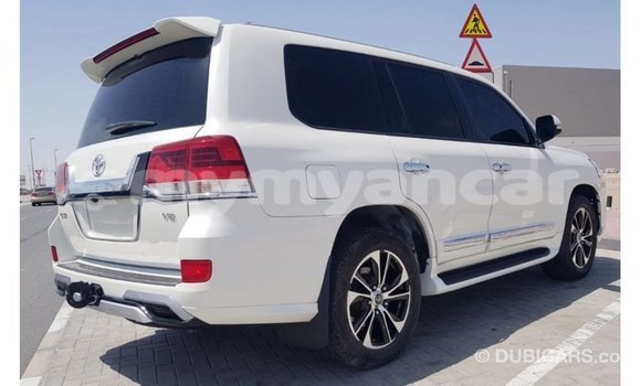 Acheter Import Voiture Toyota Land Cruiser Blanc à Import - Dubai, #<Region:0x000000000c5121b8> Acheter Import Voiture Toyota Land Cruiser Blanc à Import - Dubai, #<Region:0x000000000c5121b8>