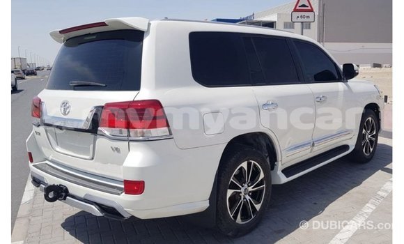 Acheter Import Voiture Toyota Land Cruiser Blanc à Import - Dubai, #<Region:0x000000000c5121b8> Acheter Import Voiture Toyota Land Cruiser Blanc à Import - Dubai, #<Region:0x000000000c5121b8>