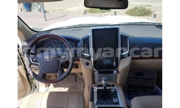 Acheter Import Voiture Toyota Land Cruiser Blanc à Import - Dubai, #<Region:0x000000000c5121b8> Acheter Import Voiture Toyota Land Cruiser Blanc à Import - Dubai, #<Region:0x000000000c5121b8>