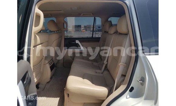 Acheter Import Voiture Toyota Land Cruiser Blanc à Import - Dubai, #<Region:0x000000000c5121b8> Acheter Import Voiture Toyota Land Cruiser Blanc à Import - Dubai, #<Region:0x000000000c5121b8>
