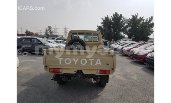 သွင်းကုန် Toyota Land Cruiser Beige ကား Import - Dubai Ayeyarwady သွင်းကုန် Toyota Land Cruiser Beige ကား Import - Dubai Ayeyarwady