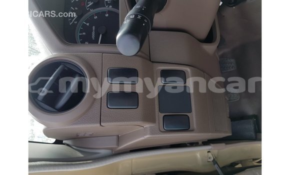 သွင်းကုန် Toyota Land Cruiser Beige ကား Import - Dubai Ayeyarwady သွင်းကုန် Toyota Land Cruiser Beige ကား Import - Dubai Ayeyarwady