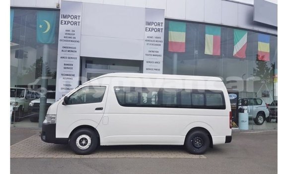 Buy Import Toyota Hiace White Car in Import - Dubai in Ayeyarwady Buy Import Toyota Hiace White Car in Import - Dubai in Ayeyarwady