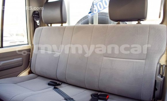 Buy Import Toyota Land Cruiser White Car in Import - Dubai in Ayeyarwady Buy Import Toyota Land Cruiser White Car in Import - Dubai in Ayeyarwady