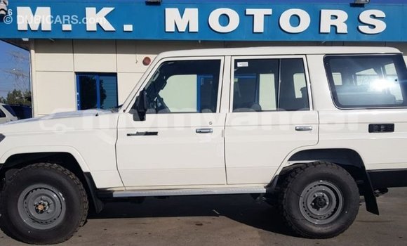 Buy Import Toyota Land Cruiser White Car in Import - Dubai in Ayeyarwady Buy Import Toyota Land Cruiser White Car in Import - Dubai in Ayeyarwady
