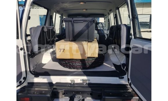 Buy Import Toyota Land Cruiser White Car in Import - Dubai in Ayeyarwady Buy Import Toyota Land Cruiser White Car in Import - Dubai in Ayeyarwady