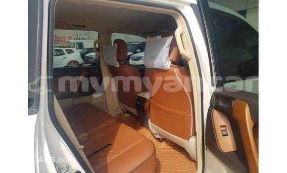 Buy Import Toyota Land Cruiser White Car in Import - Dubai in Ayeyarwady Buy Import Toyota Land Cruiser White Car in Import - Dubai in Ayeyarwady