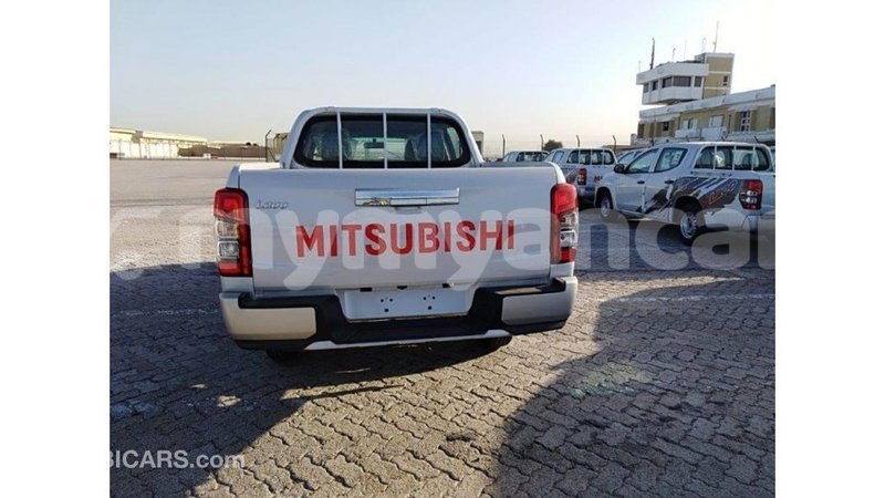 Big with watermark mitsubishi l200 ayeyarwady import dubai 3076