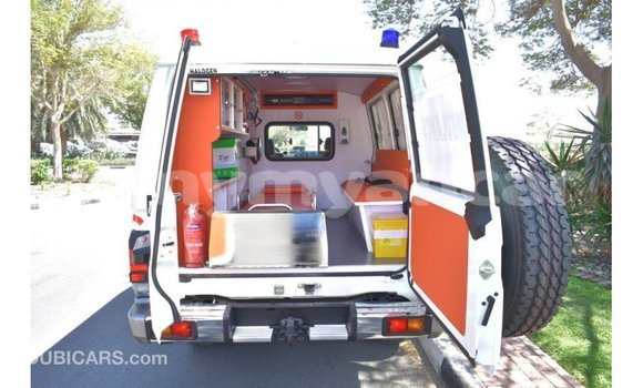 Buy Import Toyota Land Cruiser White Car in Import - Dubai in Ayeyarwady Buy Import Toyota Land Cruiser White Car in Import - Dubai in Ayeyarwady