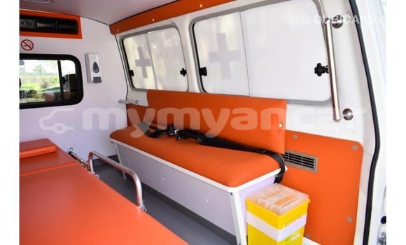 Buy Import Toyota Land Cruiser White Car in Import - Dubai in Ayeyarwady Buy Import Toyota Land Cruiser White Car in Import - Dubai in Ayeyarwady