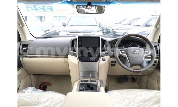 Buy Import Toyota Land Cruiser White Car in Import - Dubai in Ayeyarwady Buy Import Toyota Land Cruiser White Car in Import - Dubai in Ayeyarwady